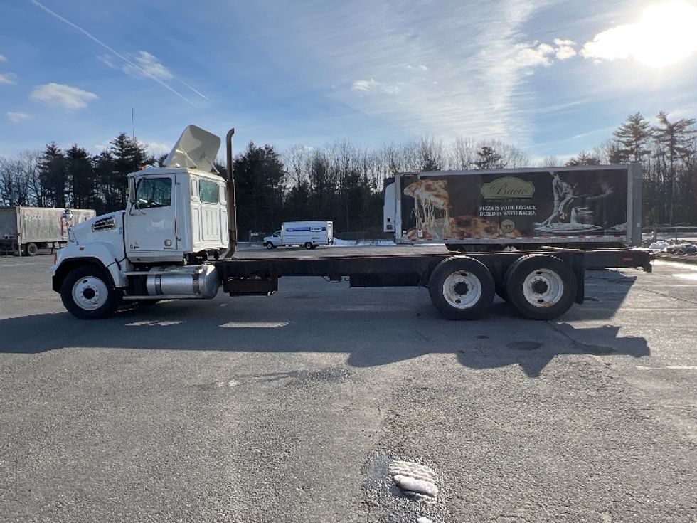 2016 Western Star 4700SB Cab and Chassis Truck