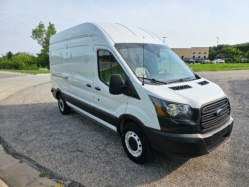 Used Cargo Vans for Sale in KS - Penske Used Trucks