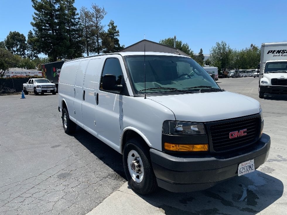 Used Cargo Vans for Sale in CA - Penske Used Trucks