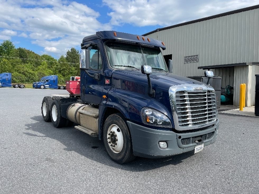 Your Next Used 2015 Freightliner Cascadia 12564st, 114023, Is For Sale 