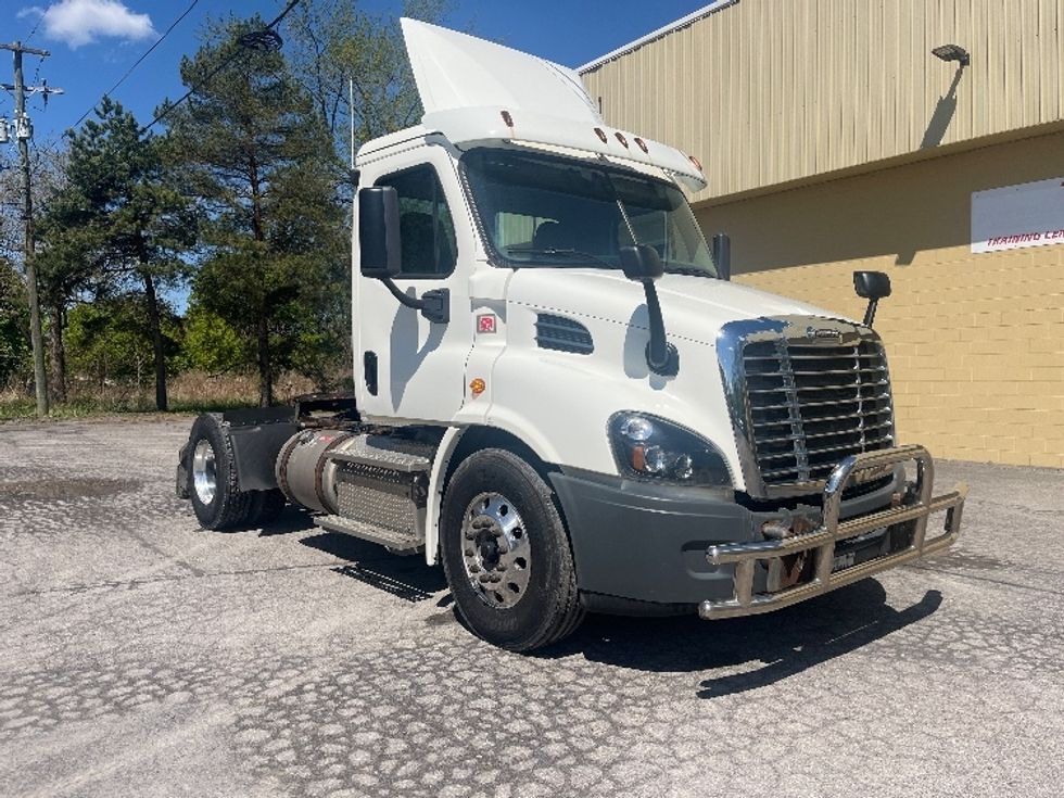 2017 Freightliner Cascadia 11342ST Day Cab Tractor