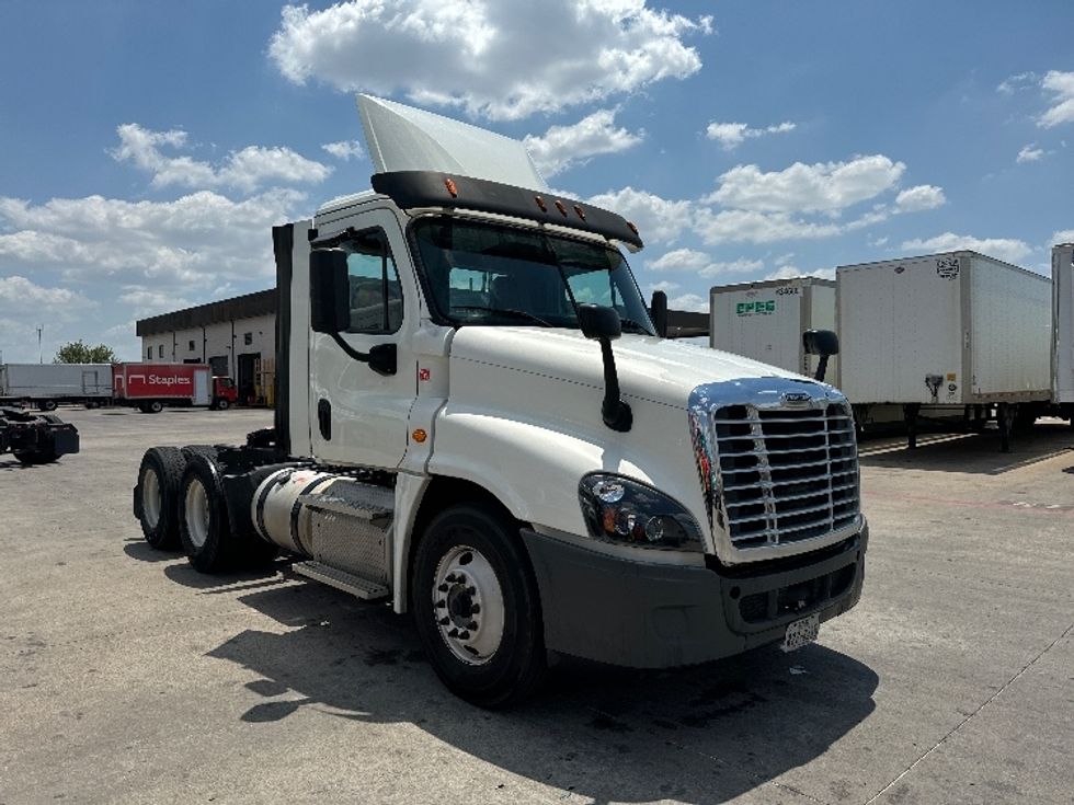 2017 Freightliner Cascadia 12564ST Day Cab Tractor