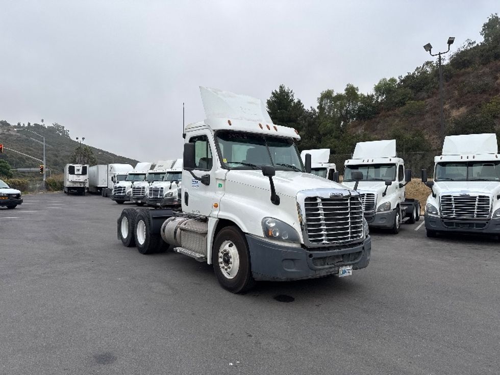 2017 Freightliner Cascadia 12564ST Day Cab Tractor