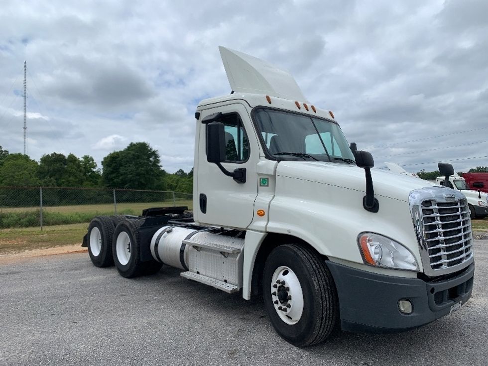 Used Day Cab Trucks for Sale in AL - Penske Used Trucks