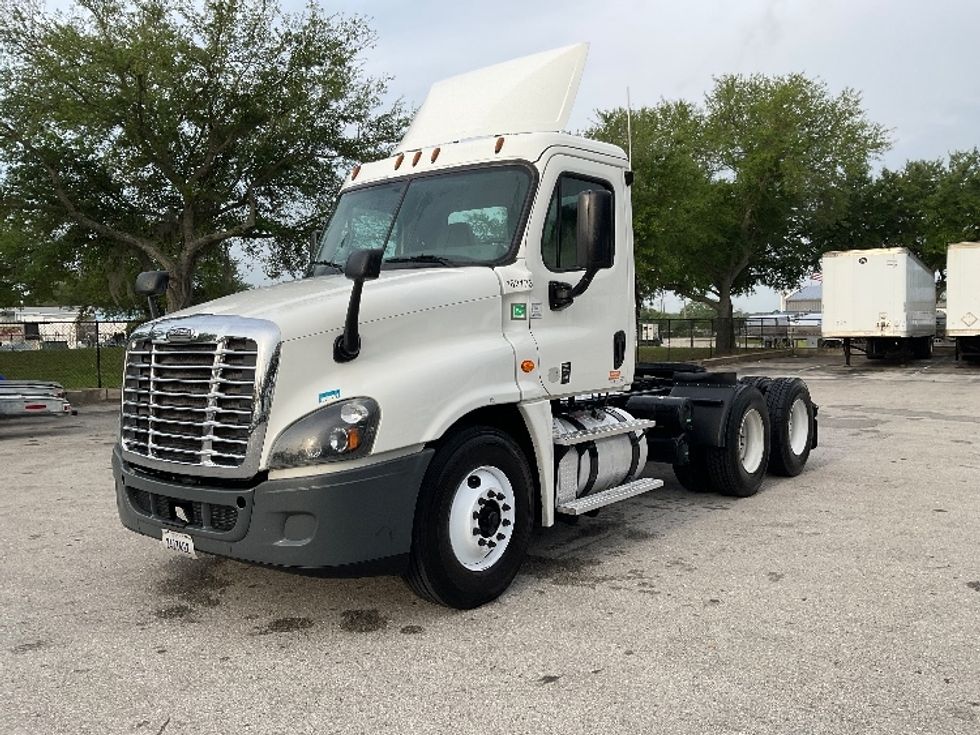 2017 Freightliner Cascadia X12562ST Day Cab Tractor