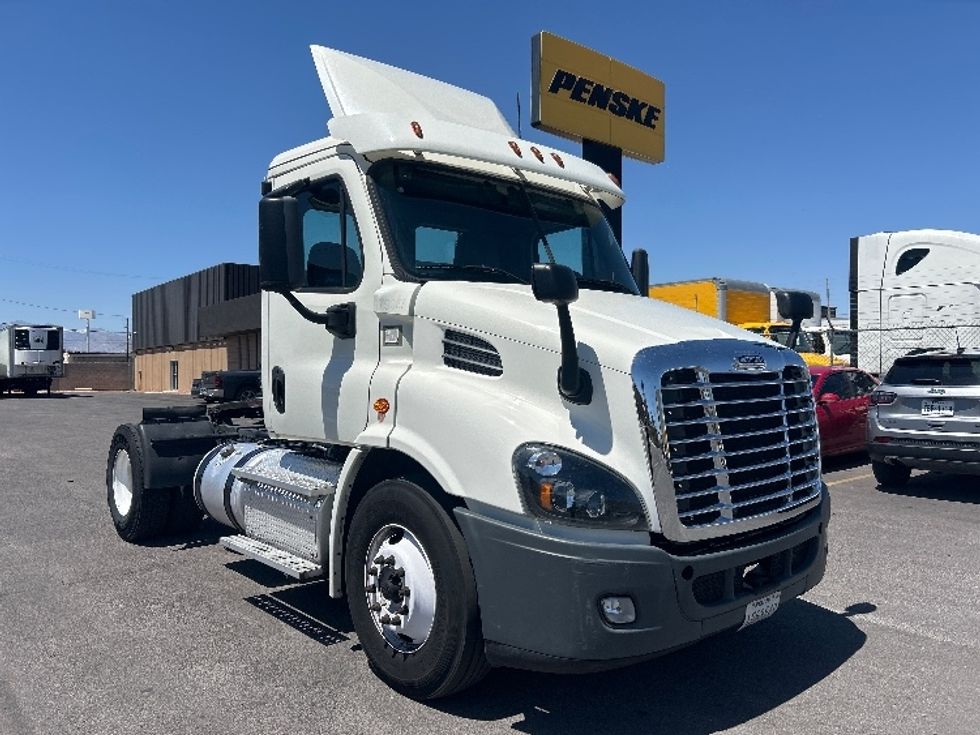 2018 Freightliner Cascadia 11342ST Day Cab Tractor