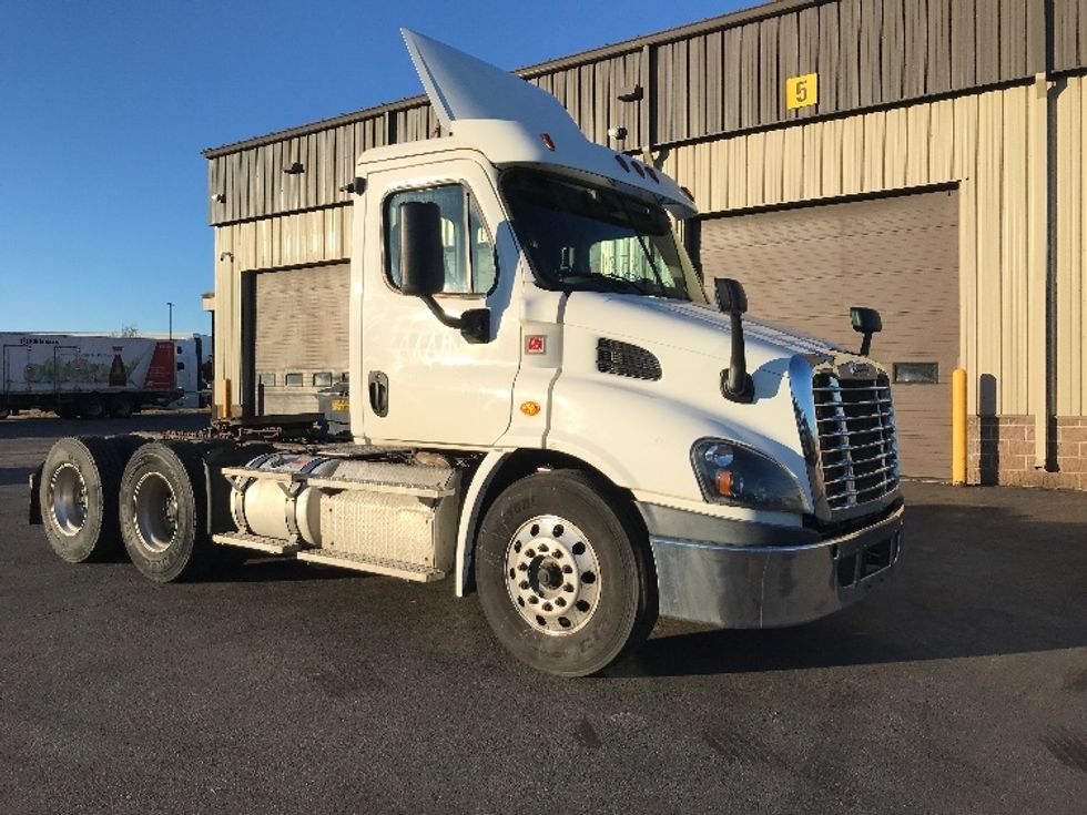 2018 Freightliner Cascadia 11364ST Day Cab Tractor