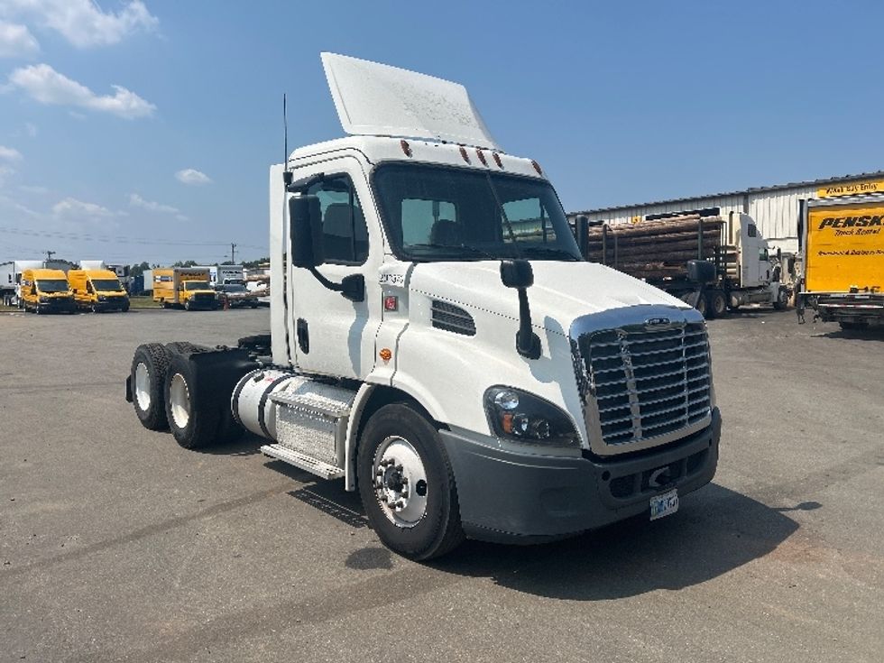 2018 Freightliner Cascadia 11364ST Day Cab Tractor