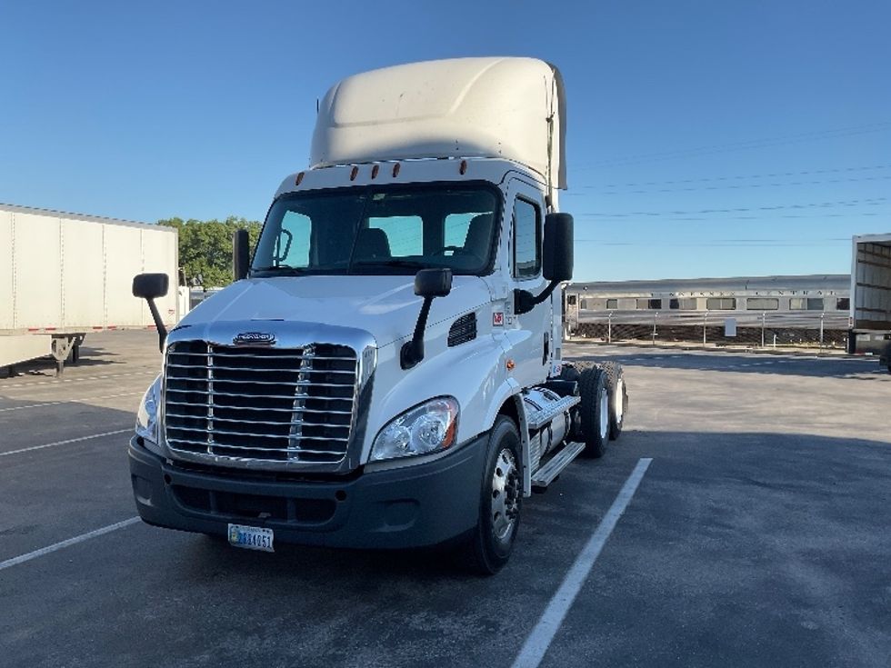 2018 Freightliner Cascadia 11364ST Day Cab Tractor