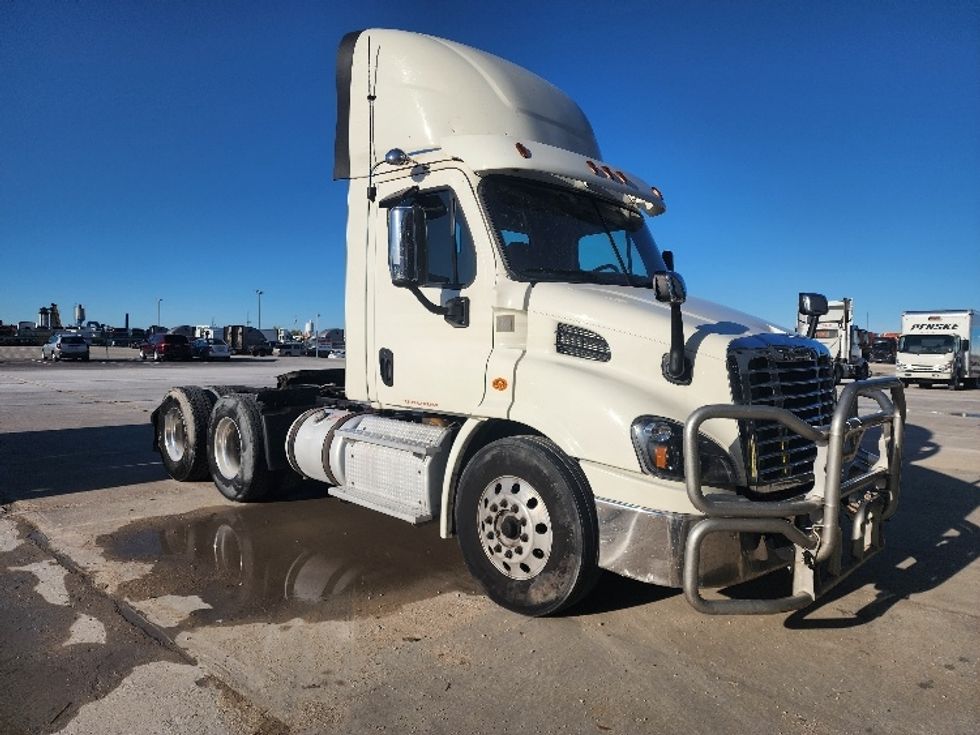 2018 Freightliner Cascadia 11364ST Day Cab Tractor