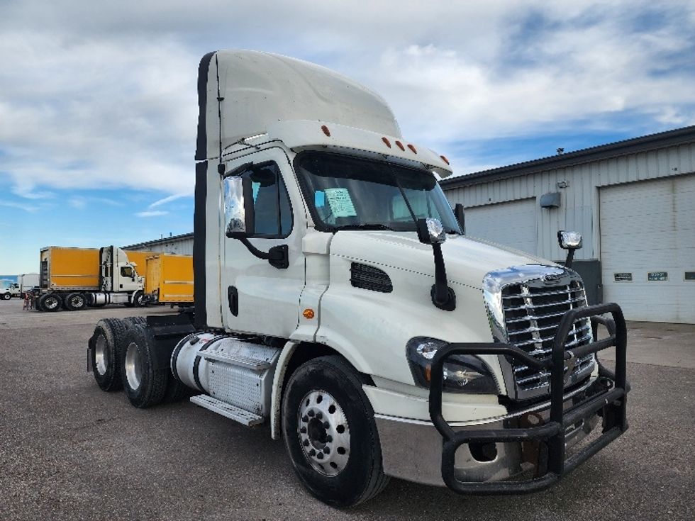 2018 Freightliner Cascadia 11364st Day Cab Tractor