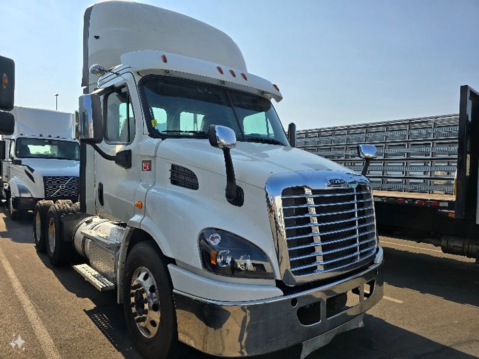 2018 Freightliner Cascadia 11364ST Day Cab Tractor