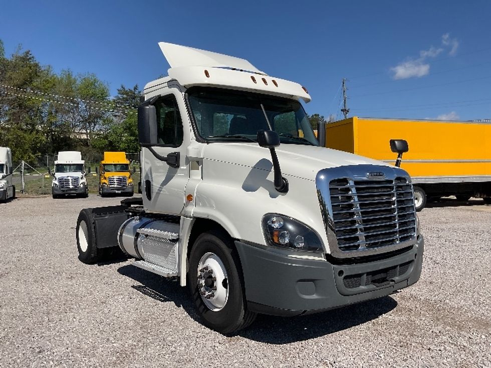 2018 Freightliner Cascadia 12542ST Day Cab Tractor