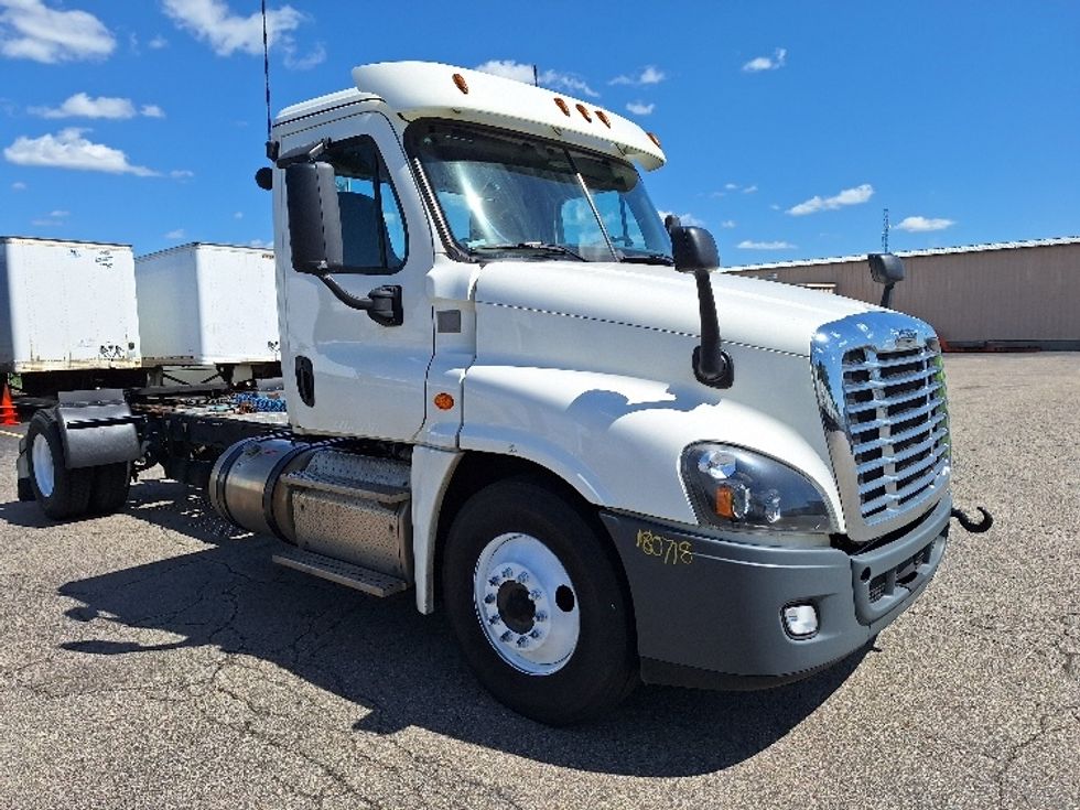 2018 Freightliner Cascadia 12542ST Day Cab Tractor