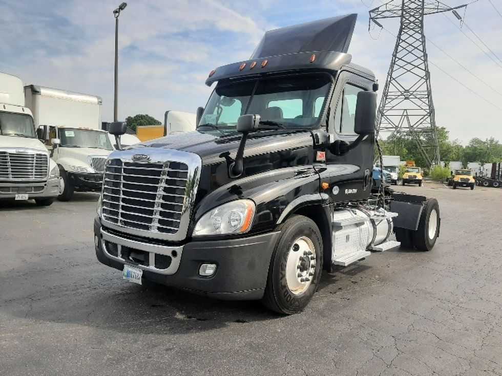 2018 Freightliner Cascadia 12542ST Day Cab Tractor