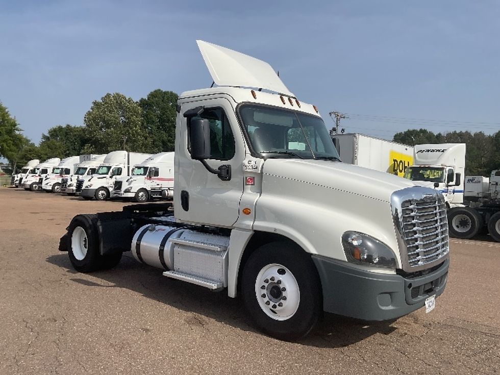 2018 Freightliner Cascadia 12542ST Day Cab Tractor