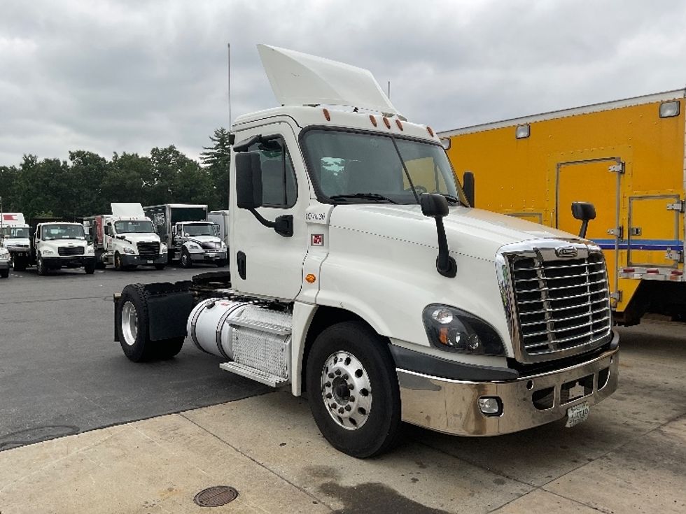 2018 Freightliner Cascadia 12542ST Day Cab Tractor