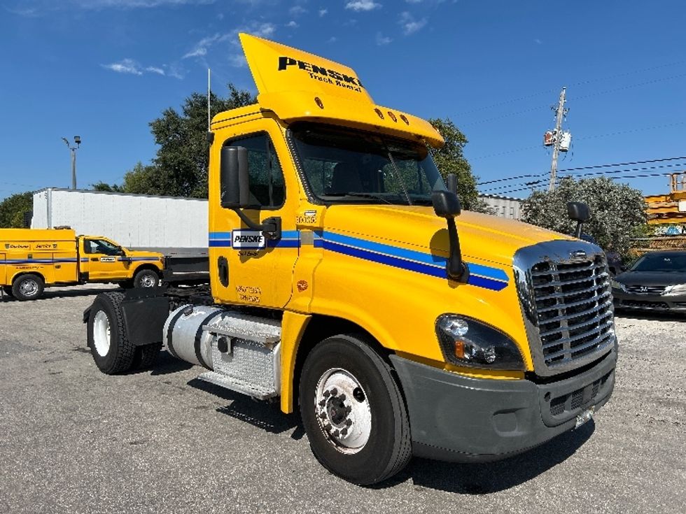 2018 Freightliner Cascadia 12542ST Day Cab Tractor