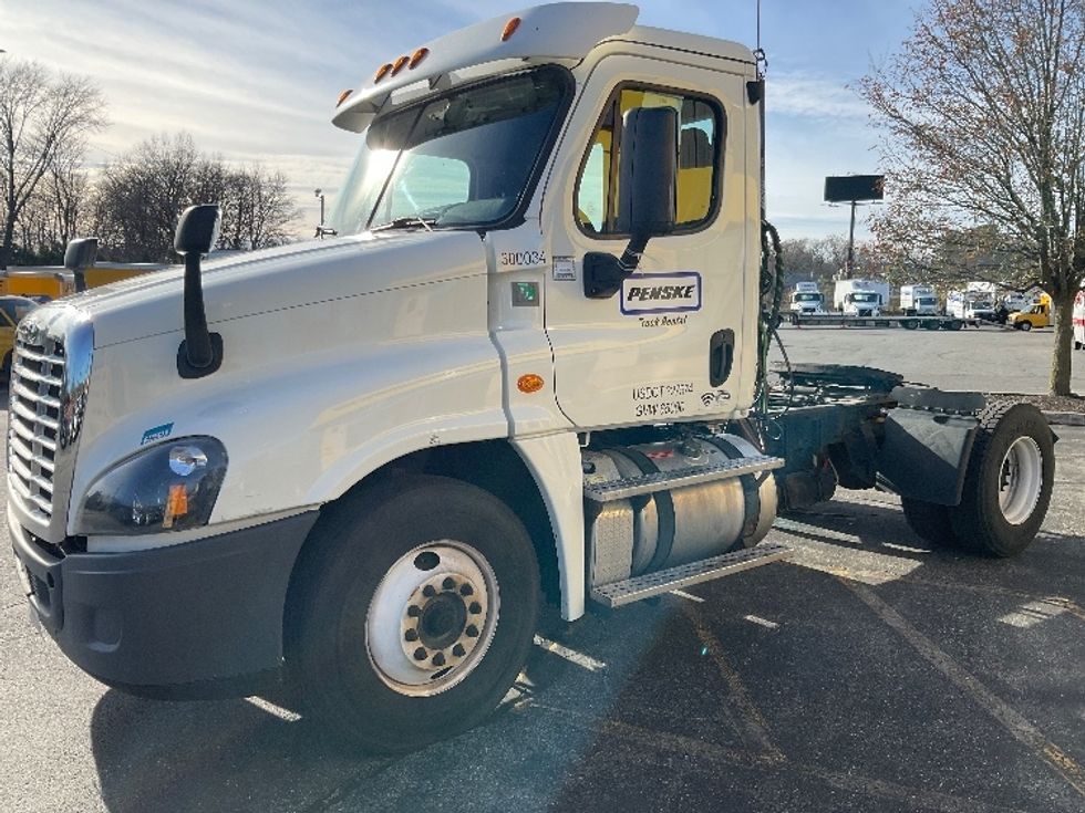 2018 Freightliner Cascadia 12542ST Day Cab Tractor