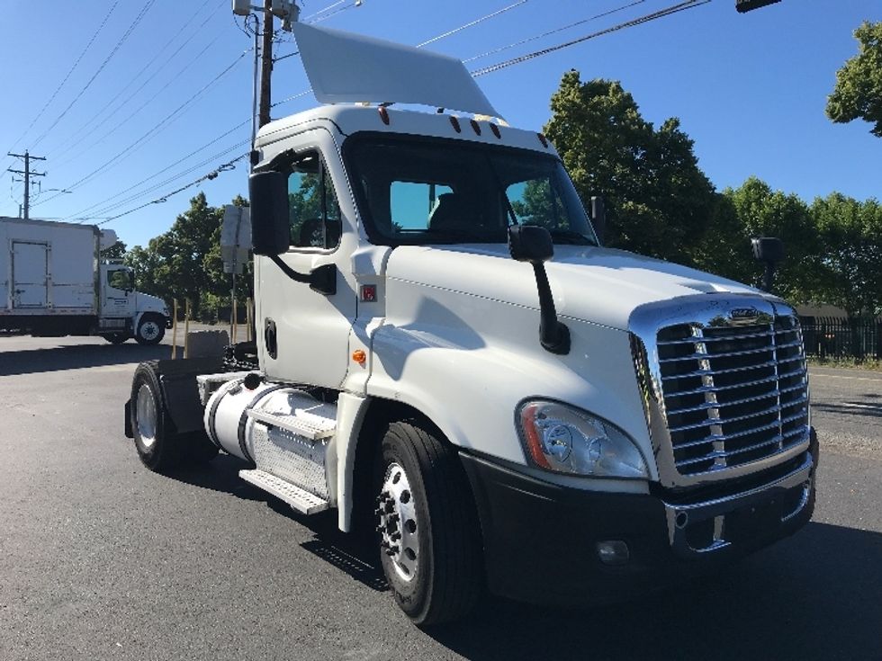 2018 Freightliner Cascadia 12542ST Day Cab Tractor