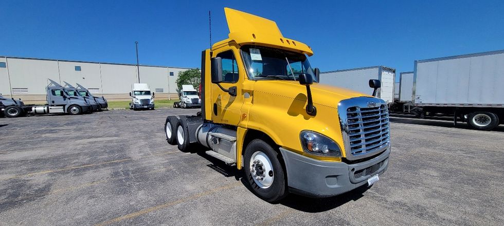 2018 Freightliner Cascadia 12564ST Day Cab Tractor