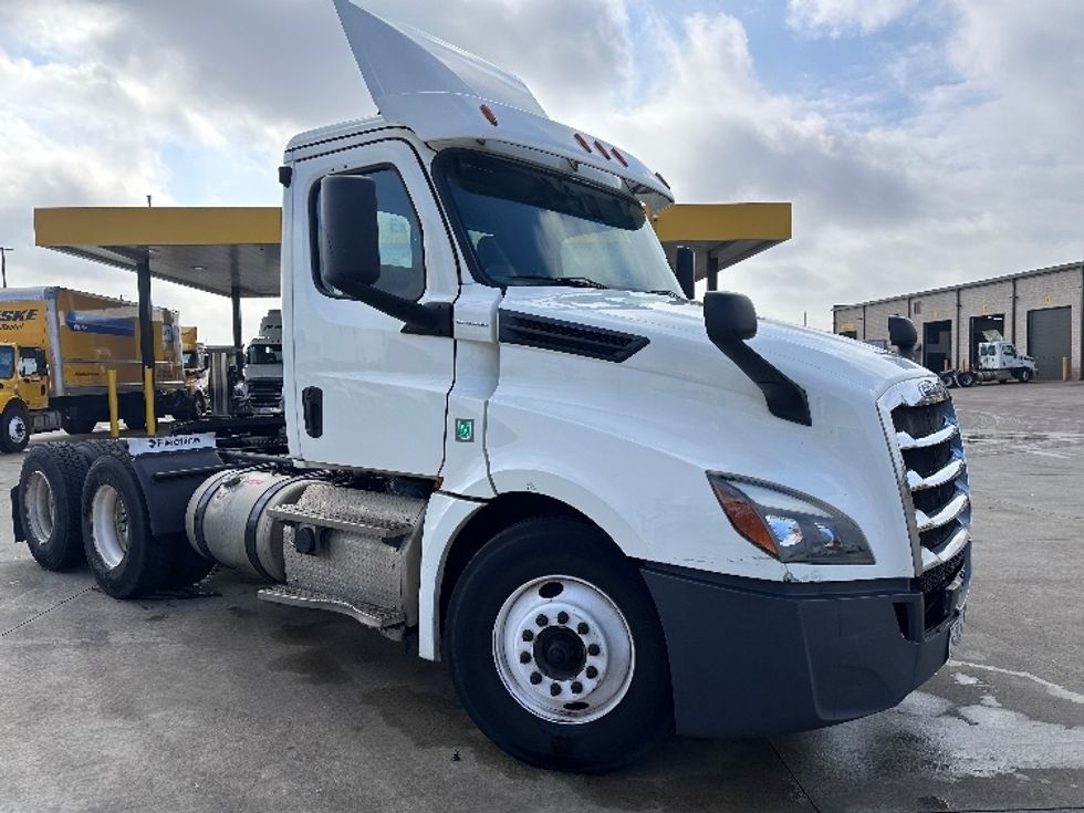 2018 Freightliner T12664ST Day Cab Tractor