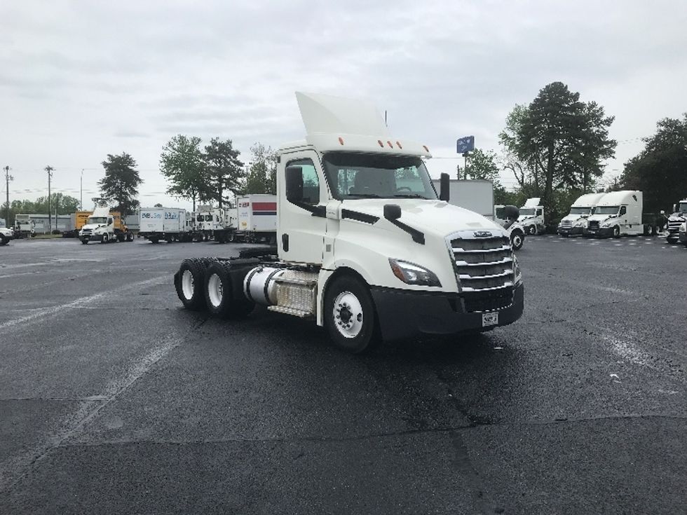 2018 Freightliner T12664st Day Cab Tractor