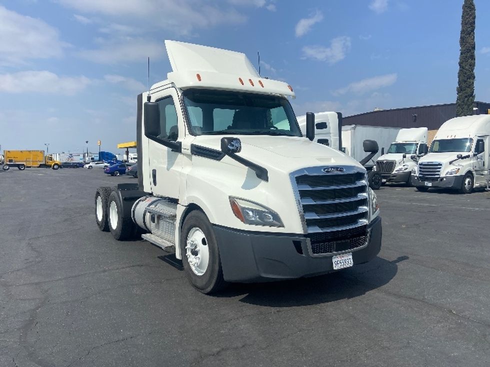 2018 Freightliner T12664ST Day Cab Tractor