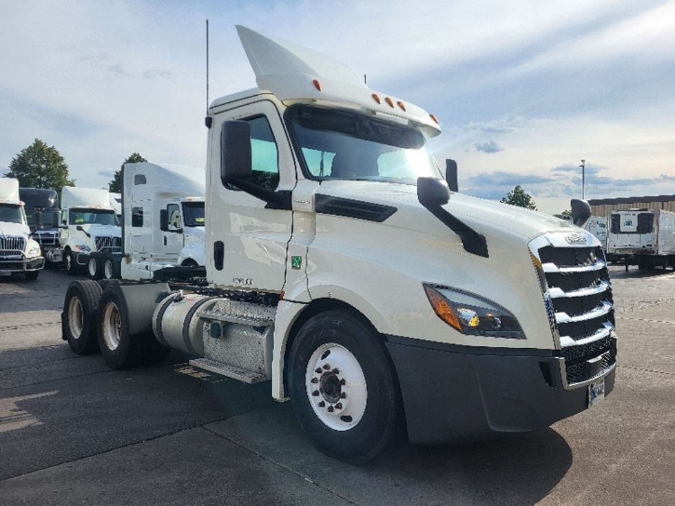 2018 Freightliner T12664ST Day Cab Tractor