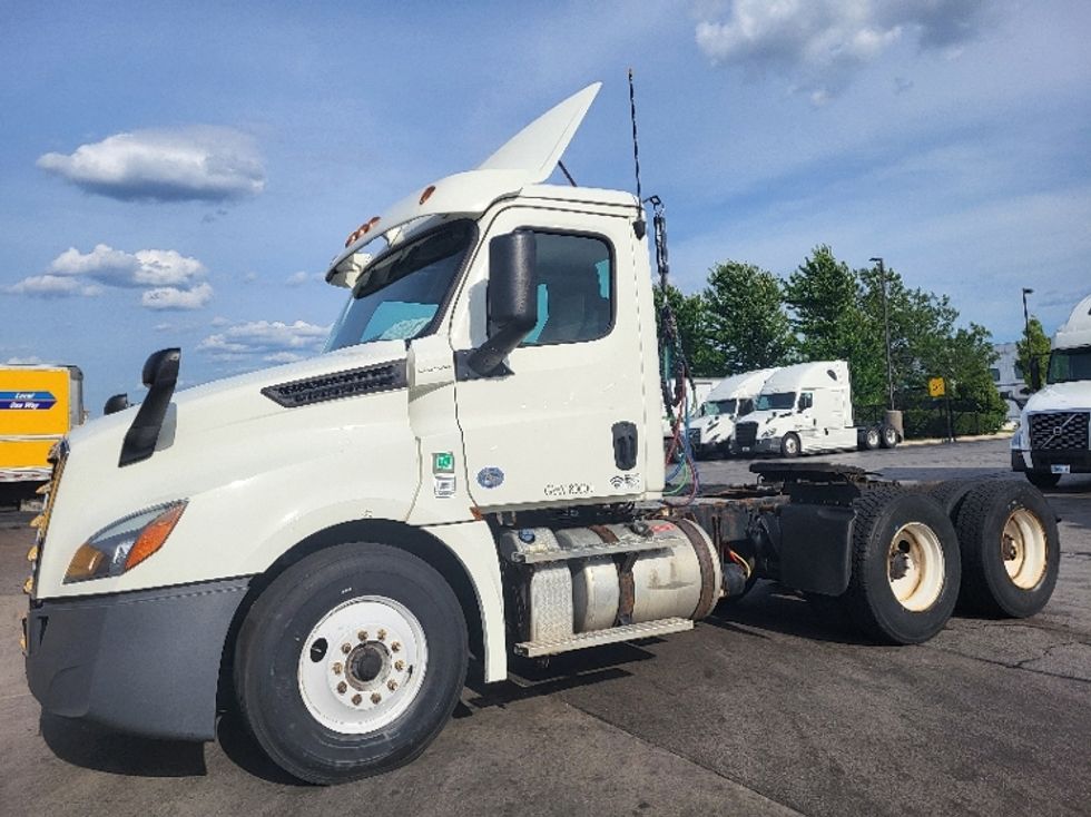 2018 Freightliner T12664ST Day Cab Tractor