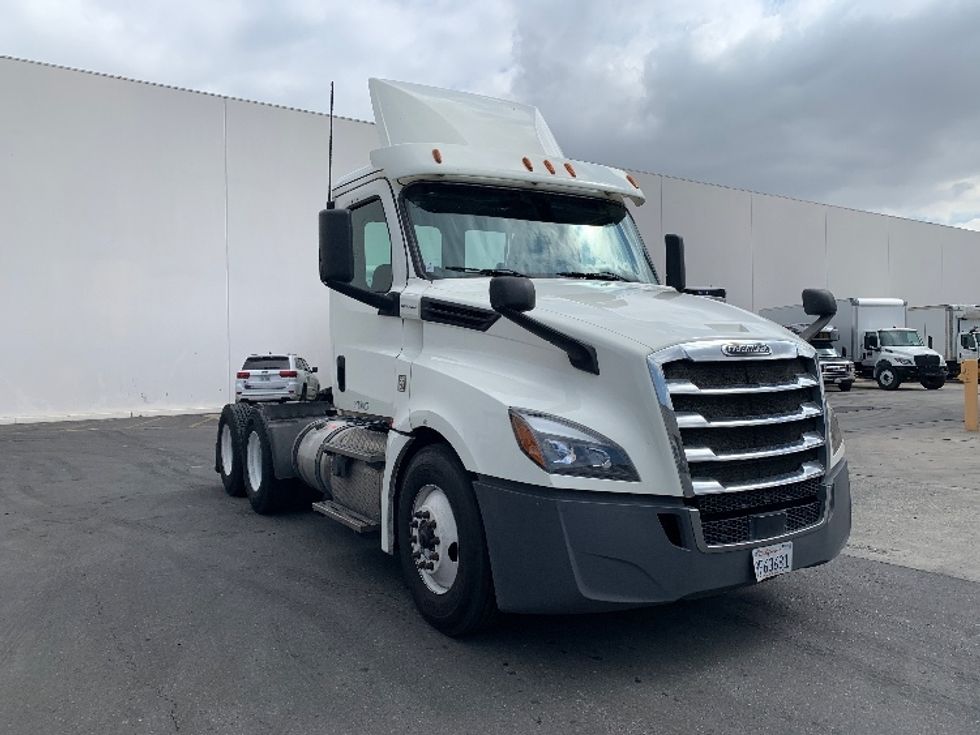 Your Next Used 2018 Freightliner T12664st, 319698, Is For Sale And 