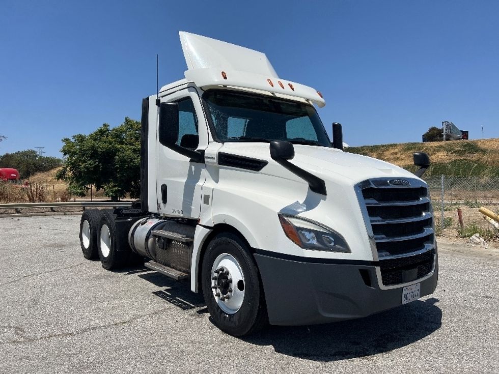 Used Freightliner T12664ST Day Cab Trucks for Sale - Penske Used Trucks