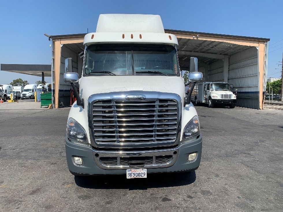 2019 Freightliner Cascadia 11364ST Day Cab Tractor