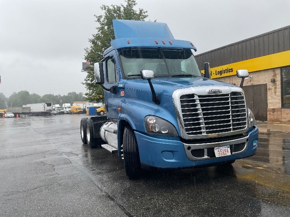 2019 Freightliner Cascadia 12564ST Day Cab Tractor