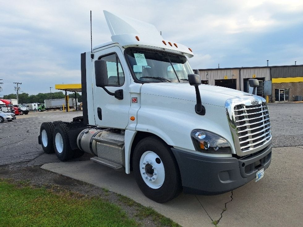 2019 Freightliner Cascadia 12564ST Day Cab Tractor