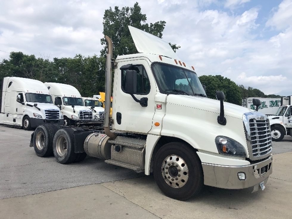 2019 Freightliner Cascadia 12564ST Day Cab Tractor