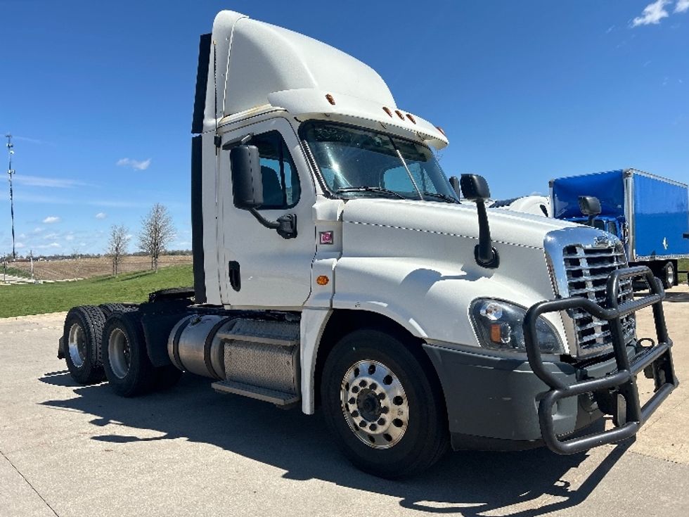 2019 Freightliner Cascadia 12564ST Day Cab Tractor