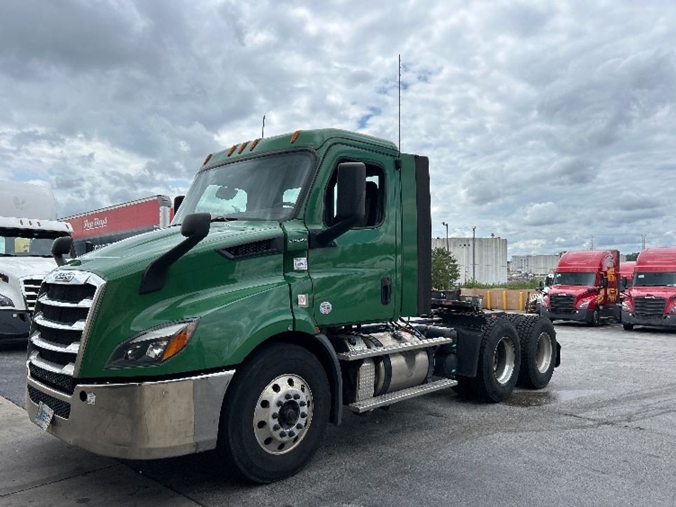 2019 Freightliner T11664ST Day Cab Tractor