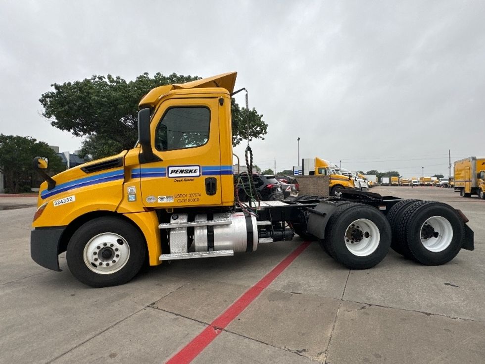 2019 Freightliner T12664ST Day Cab Tractor