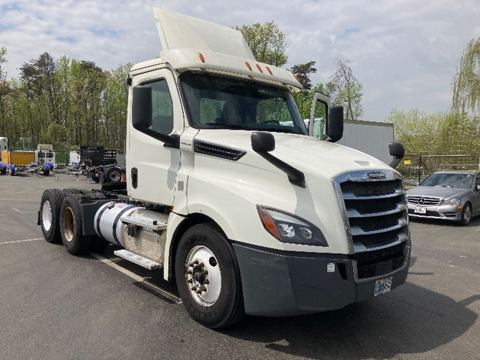 2019 Freightliner T12664ST Day Cab Tractor