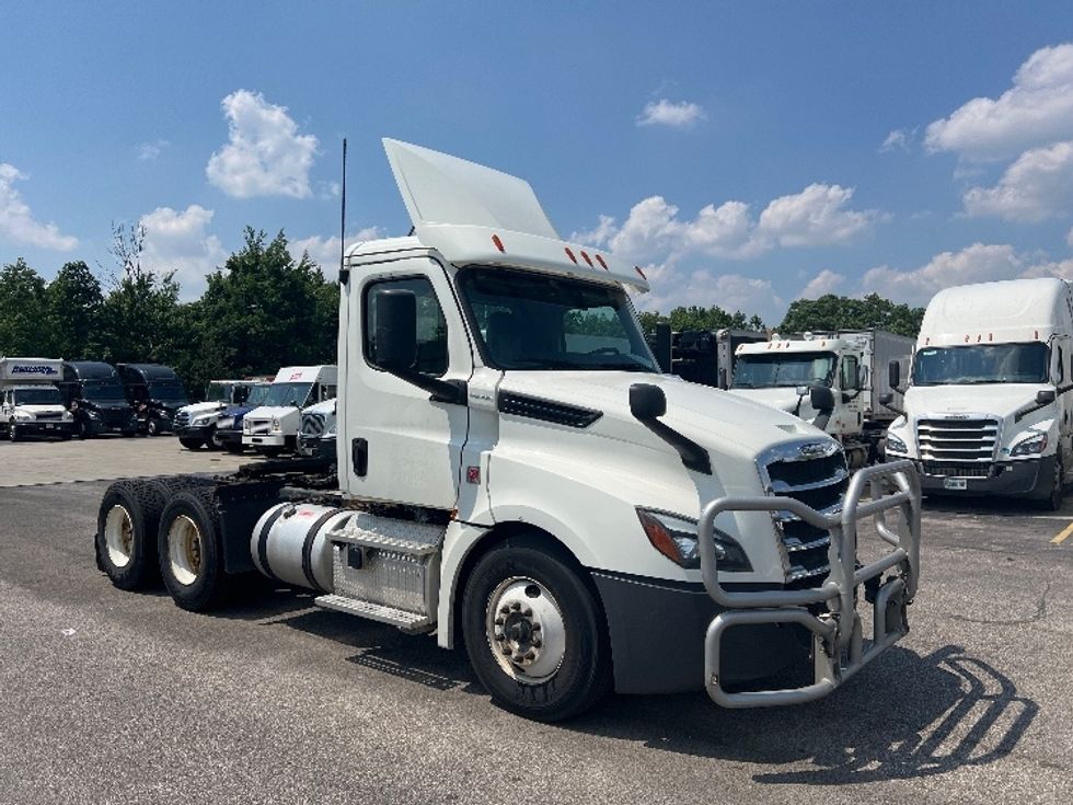 2019 Freightliner T12664ST Day Cab Tractor