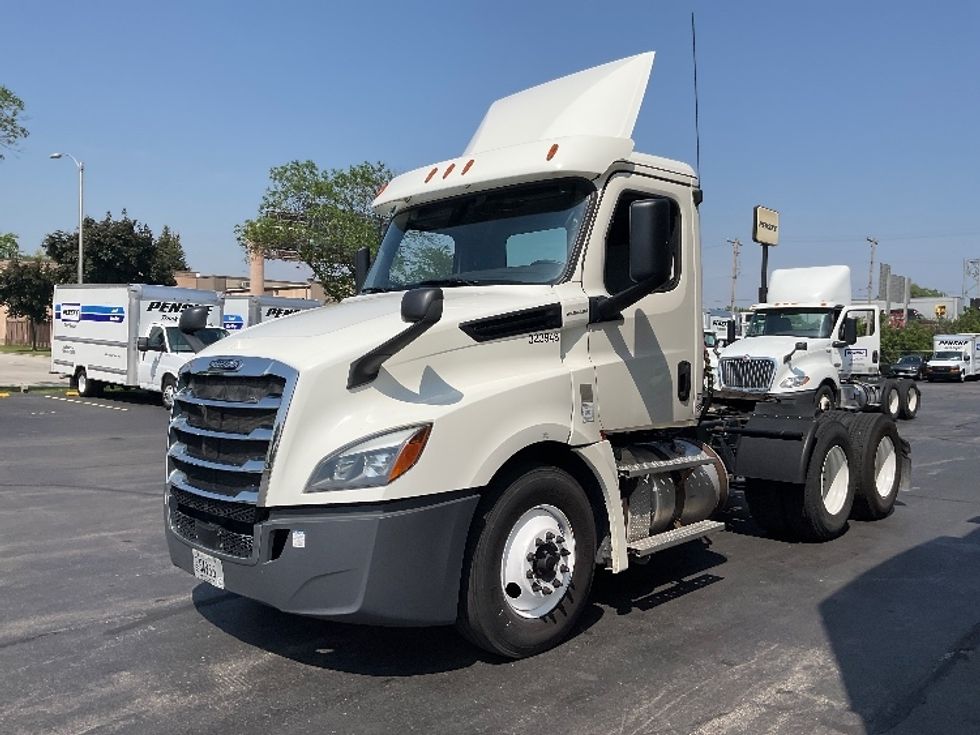 2019 Freightliner T12664ST Day Cab Tractor