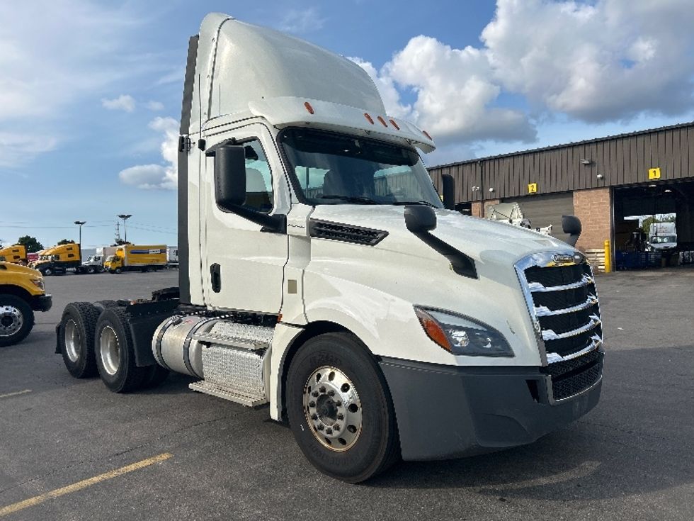 2019 Freightliner T12664ST Day Cab Tractor