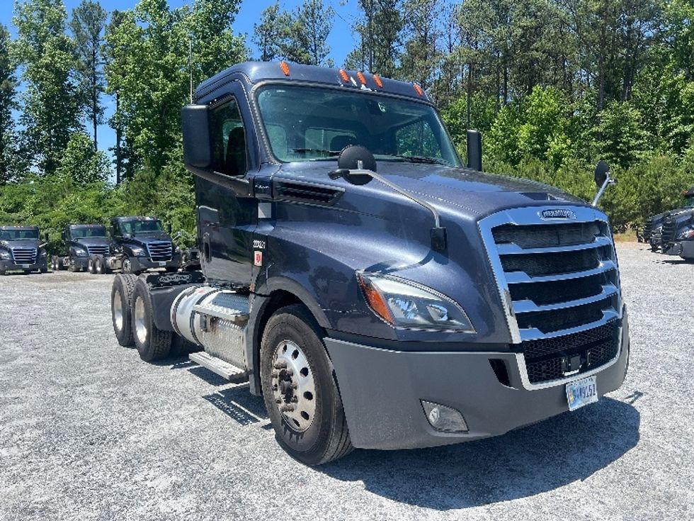 2019 Freightliner T12664ST Day Cab Tractor