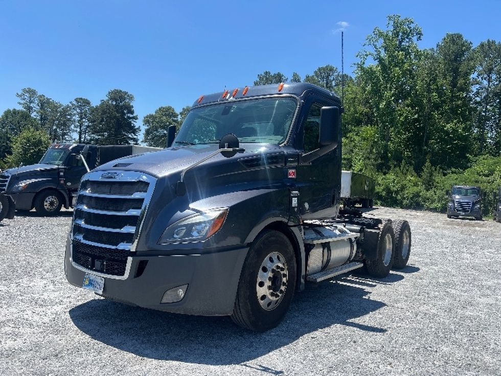 2019 Freightliner T12664ST Day Cab Tractor