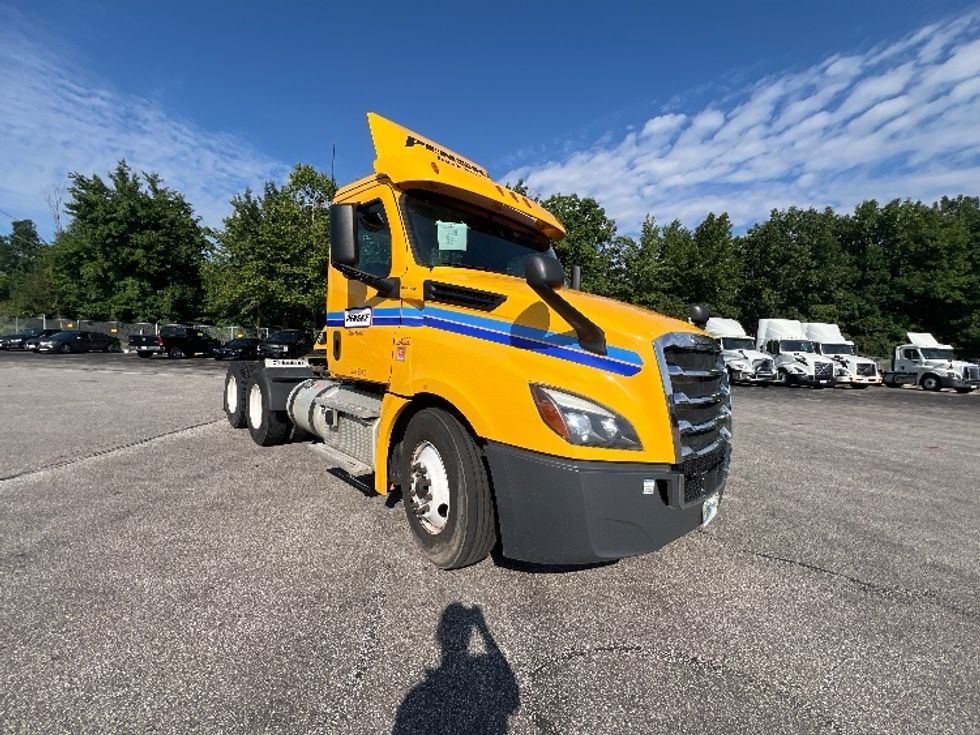 2019 Freightliner T12664ST Day Cab Tractor