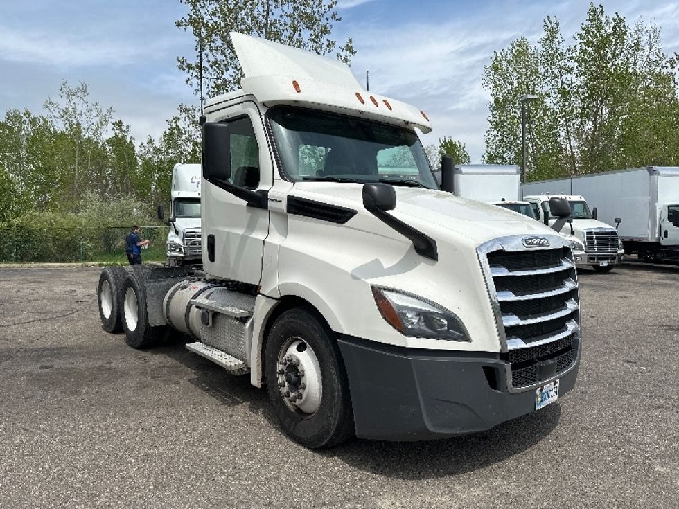 2019 Freightliner T12664ST Day Cab Tractor