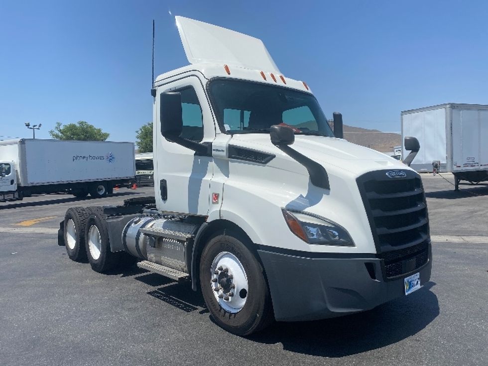 2020 Freightliner T11664ST Day Cab Tractor