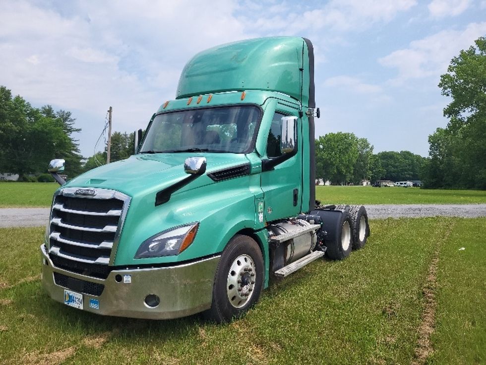 2022 Freightliner T12664ST Day Cab Tractor