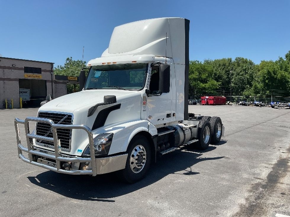 2018 Volvo Vnl64t300 Day Cab Tractor